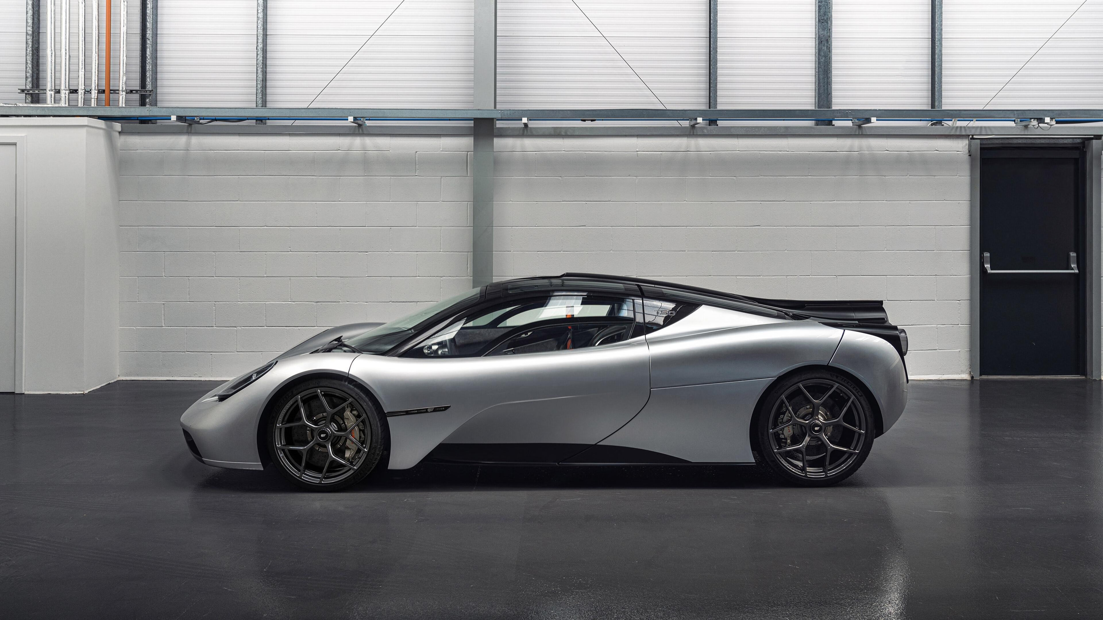 Kaiyun官方登录入口-_水上摩托表演赛：速度与水花的极限角逐_，水上摩托车价格是多少