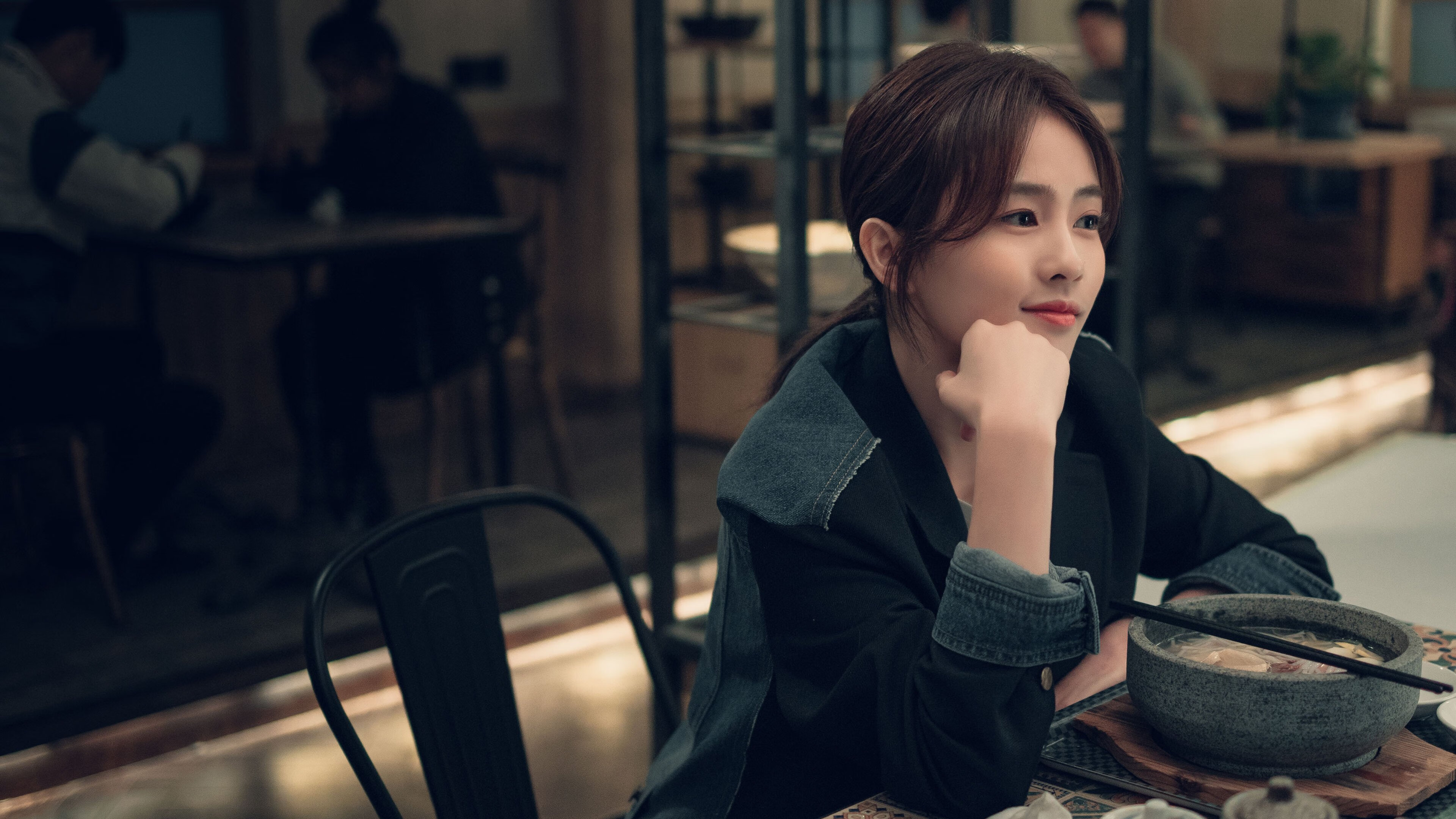 勇士库里手感火热引爆主场,库里状态神勇引领球队,勇士队走回正轨